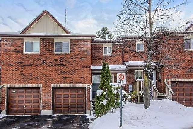 104 Loggers Run Rd, Townhouse with 3 bedrooms, 2 bathrooms and 1 parking in Barrie ON | Image 1