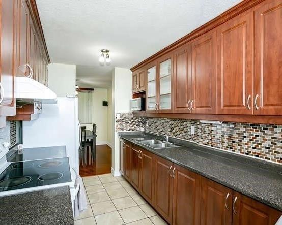 409 - 21 Knightsbridge Rd, Condo with 3 bedrooms, 2 bathrooms and 1 parking in Brampton ON | Image 8