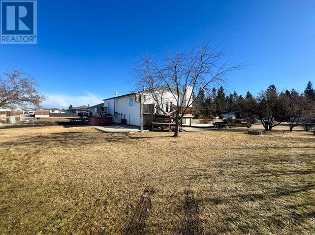 9006 101 Street, House detached with 6 bedrooms, 3 bathrooms and 8 parking in Mackenzie County AB | Image 3