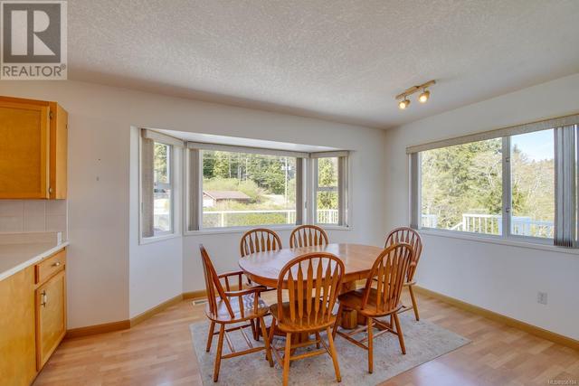 740 Campbell St, House detached with 4 bedrooms, 2 bathrooms and 6 parking in Tofino BC | Image 9