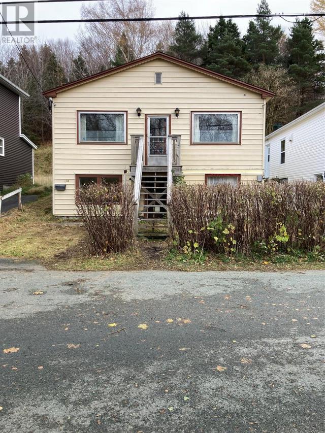 21 Hillview Drive E, House detached with 3 bedrooms, 1 bathrooms and null parking in St. John's NL | Card Image