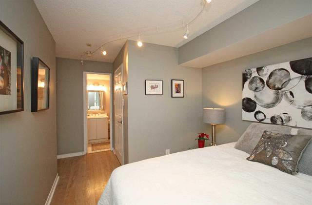 628 - 801 King St W, Condo with 2 bedrooms, 2 bathrooms and 1 parking in Toronto ON | Image 11
