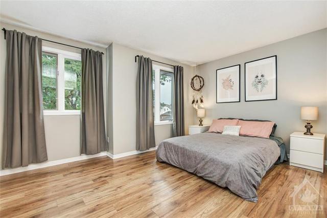 1816 Hialeah Drive, Townhouse with 3 bedrooms, 2 bathrooms and 3 parking in Ottawa ON | Image 19