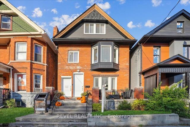 523 Cannon St E, House detached with 4 bedrooms, 4 bathrooms and 2 parking in Hamilton ON | Image 1