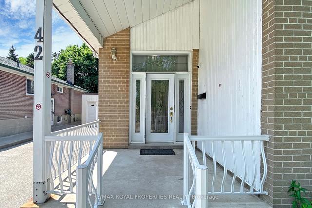 42 Rowallan Dr, House detached with 3 bedrooms, 3 bathrooms and 6 parking in Toronto ON | Image 34