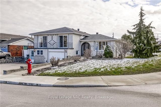 111 Glen Castle Dr, House detached with 3 bedrooms, 2 bathrooms and 4 parking in Hamilton ON | Image 12
