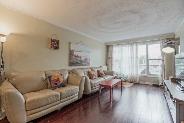 upper - 225 Pineway Blvd, House semidetached with 3 bedrooms, 1 bathrooms and 2 parking in Toronto ON | Image 2