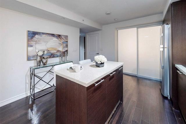 1509 - 386 Yonge St, Condo with 2 bedrooms, 2 bathrooms and 1 parking in Toronto ON | Image 3