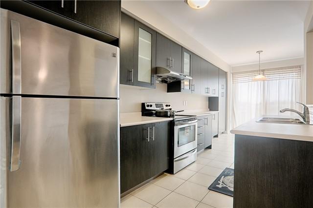 81 Staglin Crt, House attached with 3 bedrooms, 3 bathrooms and 2 parking in Markham ON | Image 3