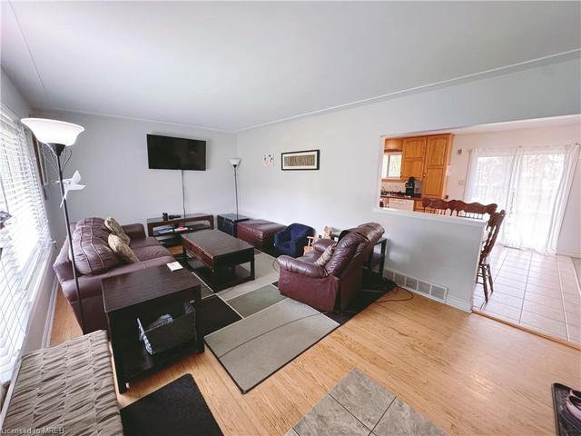 215 Bellehaven Drive, House detached with 5 bedrooms, 2 bathrooms and 7 parking in Waterloo ON | Image 9