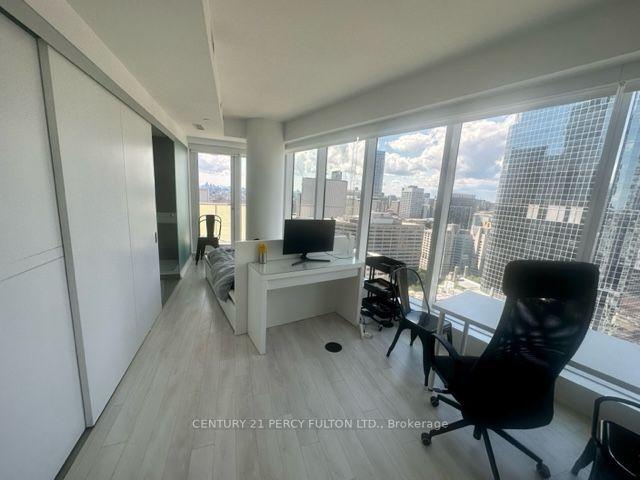2412 - 197 Yonge St, Condo with 0 bedrooms, 1 bathrooms and 0 parking in Toronto ON | Image 7