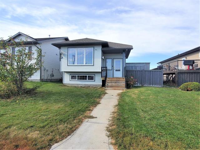 10416 98a Street, House detached with 4 bedrooms, 3 bathrooms and 5 parking in Grande Prairie County No. 1 AB | Image 2