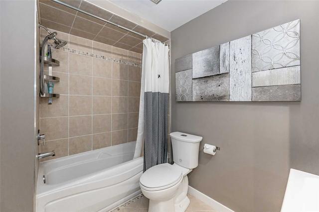 960 Warwick Crt, Townhouse with 3 bedrooms, 2 bathrooms and 2 parking in Burlington ON | Image 25