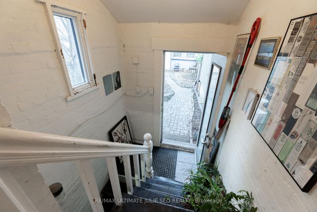237 Markham St, House attached with 5 bedrooms, 3 bathrooms and 1 parking in Toronto ON | Image 4
