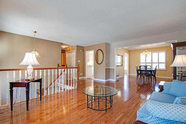 162 Amber Ave, House detached with 3 bedrooms, 3 bathrooms and 4 parking in Oshawa ON | Image 2