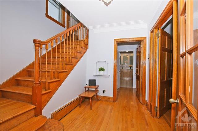 39 Goulburn Avenue, House detached with 10 bedrooms, 6 bathrooms and 3 parking in Ottawa ON | Image 3