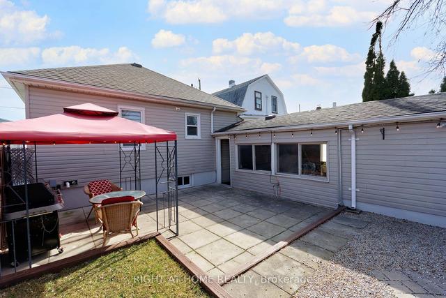27 Brighton Ave, House detached with 2 bedrooms, 2 bathrooms and 2 parking in St. Catharines ON | Image 16