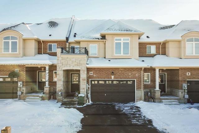 10 Pinot Cres, House attached with 3 bedrooms, 3 bathrooms and 4 parking in Hamilton ON | Image 1