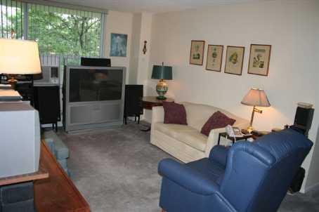 207 - 3120 Kirwin Ave, Condo with 2 bedrooms, 1 bathrooms and 1 parking in Mississauga ON | Image 2