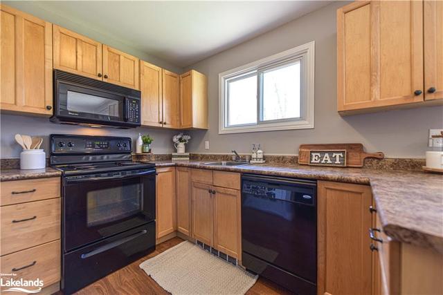 155 Hill St, House detached with 2 bedrooms, 1 bathrooms and 5 parking in Gravenhurst ON | Image 33