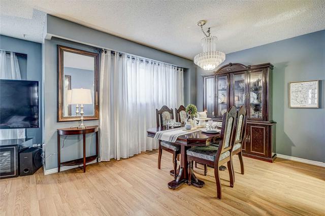 19 Shademaster Crt, House attached with 3 bedrooms, 2 bathrooms and 3 parking in Toronto ON | Image 17