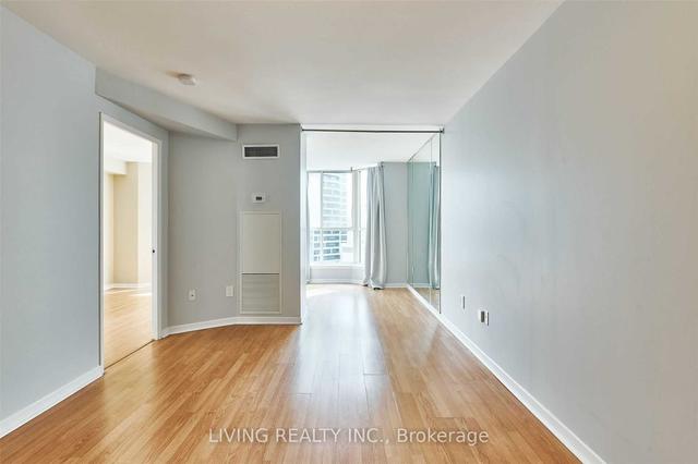 2210 - 44 St Joseph St, Condo with 1 bedrooms, 1 bathrooms and 1 parking in Toronto ON | Image 2