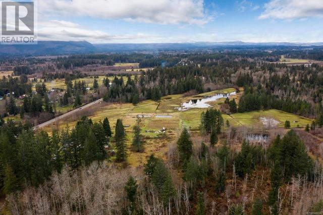 7522 Island Hwy N, House detached with 4 bedrooms, 3 bathrooms and 10 parking in Comox Valley C (Puntledge   Black Creek) BC | Image 3