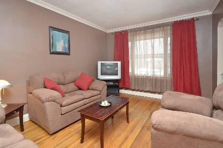 80 Jessie St, House detached with 3 bedrooms, 1 bathrooms and 4 parking in Brampton ON | Image 3
