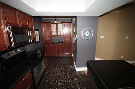 uph11 - 550 Webb Dr, Condo with 2 bedrooms, 2 bathrooms and 2 parking in Mississauga ON | Image 7