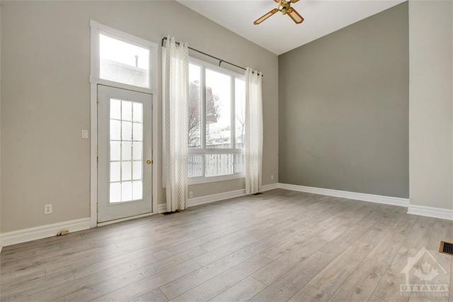 236 Romulus Private, Townhouse with 3 bedrooms, 2 bathrooms and 2 parking in Ottawa ON | Image 4