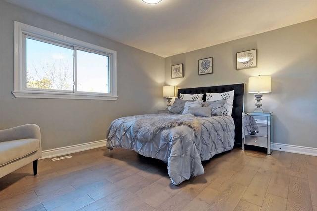 411 Yale Cres, House detached with 4 bedrooms, 3 bathrooms and 4 parking in Oakville ON | Image 6