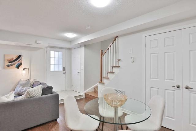 121 - 11 Ruttan St, Townhouse with 2 bedrooms, 2 bathrooms and 1 parking in Toronto ON | Image 5