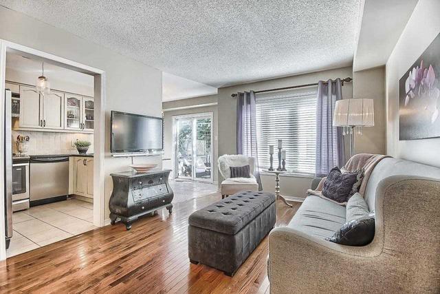 731 Joe Persechini Dr, House attached with 3 bedrooms, 4 bathrooms and 3 parking in Newmarket ON | Image 2