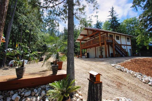 6225 Armstrong Road, House detached with 1 bedrooms, 2 bathrooms and null parking in Columbia Shuswap C BC | Card Image