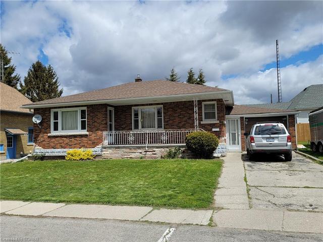 111 Eagle Street, House detached with 2 bedrooms, 2 bathrooms and 3 parking in Norfolk County ON | Image 1