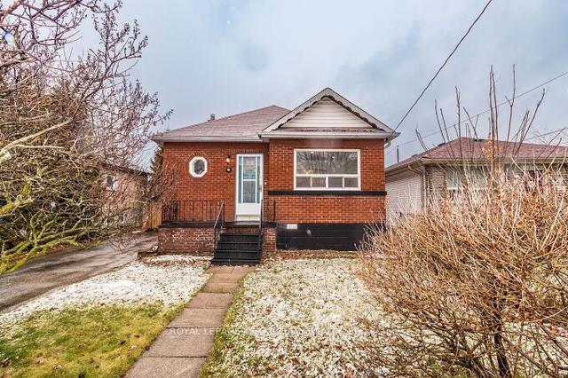 18 Wesley St, House detached with 2 bedrooms, 2 bathrooms and 3 parking in Toronto ON | Image 23