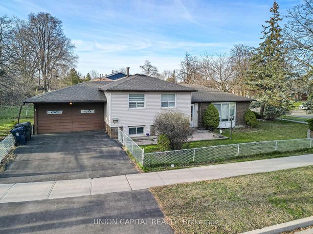 44 Lexington Ave, House detached with 3 bedrooms, 2 bathrooms and 6 parking in Toronto ON | Image 1