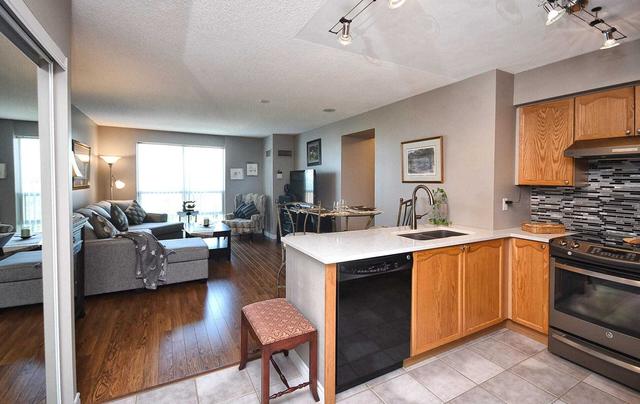 526 - 3 Ellesmere St, Condo with 2 bedrooms, 2 bathrooms and 2 parking in Richmond Hill ON | Image 12