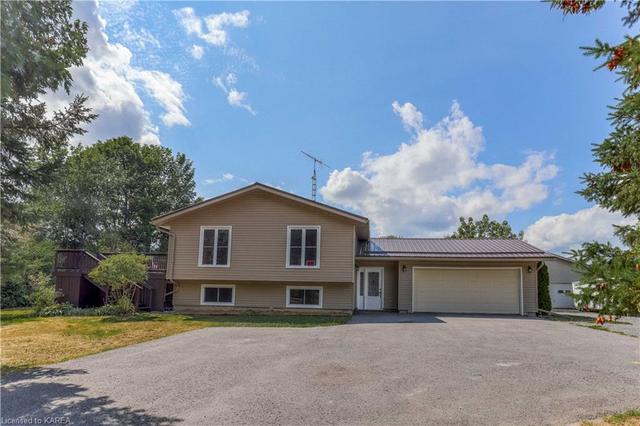 3707 Stage Coach Road, House detached with 4 bedrooms, 2 bathrooms and 6 parking in South Frontenac ON | Image 1