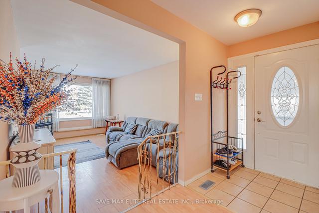 3 Northwood Dr, House detached with 3 bedrooms, 2 bathrooms and 6 parking in Brampton ON | Image 22