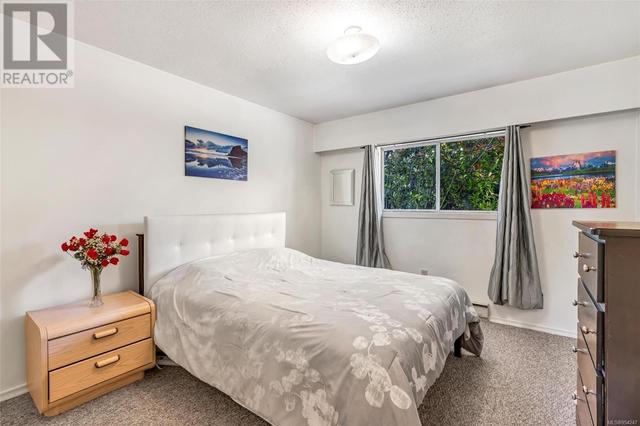 4307 Tyndall Ave, House detached with 3 bedrooms, 2 bathrooms and 2 parking in Saanich BC | Image 23