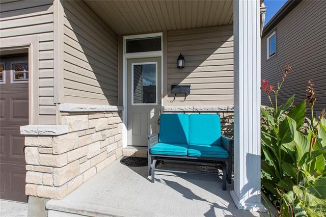 113 Dahlia Street, Townhouse with 3 bedrooms, 3 bathrooms and 3 parking in Clarence Rockland ON | Image 4