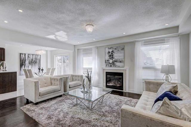 34 Middlecote Dr, House detached with 3 bedrooms, 3 bathrooms and 4 parking in Ajax ON | Image 4