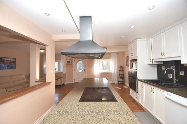 180 Cocksfield Ave, House detached with 3 bedrooms, 2 bathrooms and 8 parking in Toronto ON | Image 4