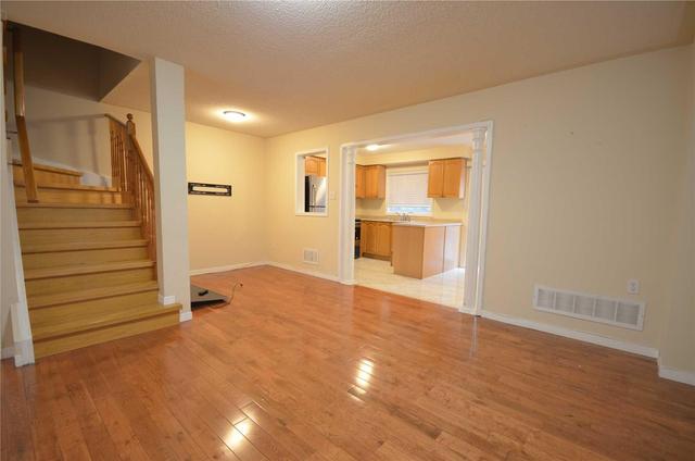 6990 Tassel Cres, House semidetached with 3 bedrooms, 4 bathrooms and 2 parking in Mississauga ON | Image 7