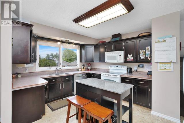 5904 56 Street, House detached with 5 bedrooms, 3 bathrooms and 2 parking in Rocky Mountain House AB | Image 15