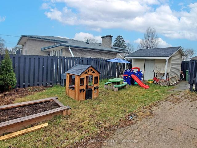 176 Britannia Ave, House semidetached with 3 bedrooms, 2 bathrooms and 4 parking in Hamilton ON | Image 20