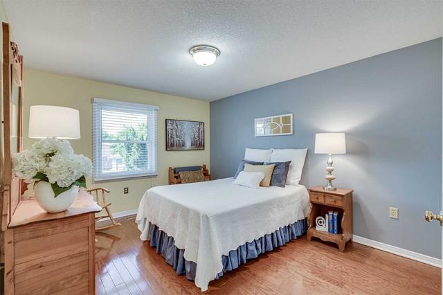 811 Miriam Cres, House detached with 3 bedrooms, 2 bathrooms and 5 parking in Burlington ON | Image 11