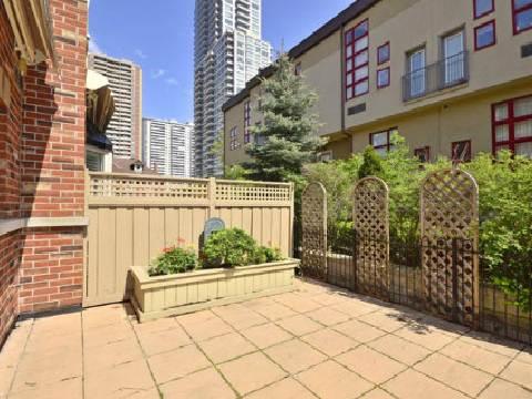 th - 27 Earl St, Townhouse with 3 bedrooms, 3 bathrooms and 1 parking in Toronto ON | Image 9