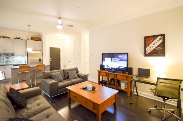 ph708 - 15277 Yonge St, Condo with 2 bedrooms, 2 bathrooms and 1 parking in Aurora ON | Image 2